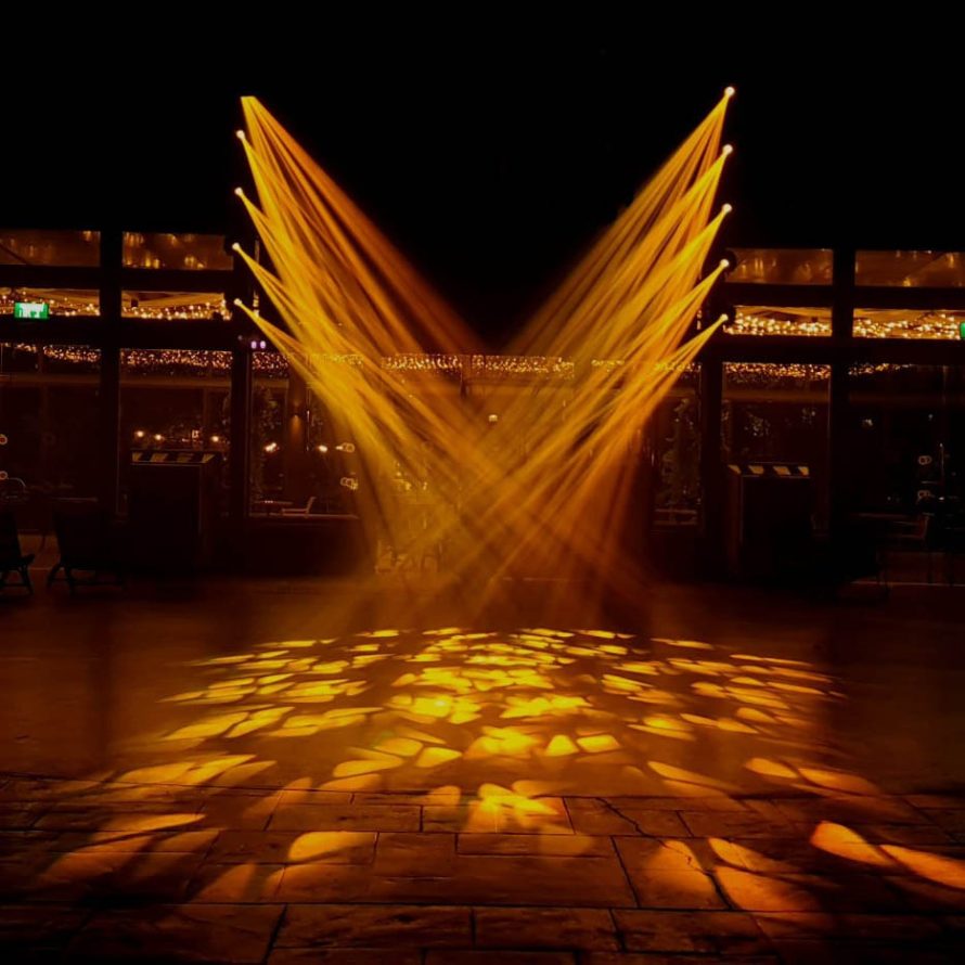 תאורה מיוחדת ברחבת הריקודים באולם האירועים